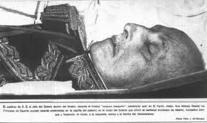 Quieren resucitar al asesino Franco